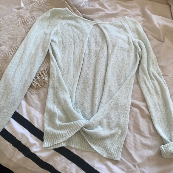 Brandy Melville Open Back Long Sleeve - Picture 2 of 4